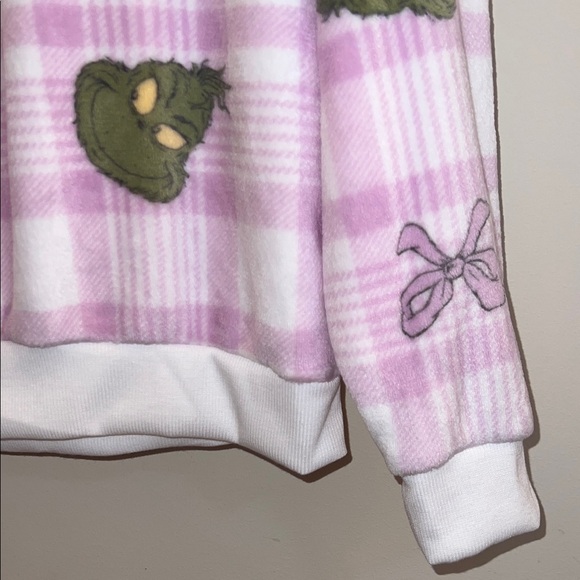The Grinch Pink Plaid Fleece Sweatshirt • Size Medium • Holiday Cozy Top NWT - Picture 4 of 6